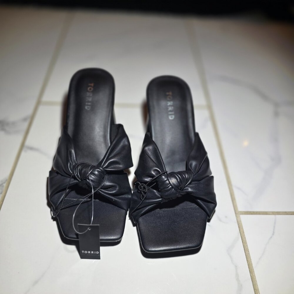 Torrid Twist Knot Slides Women's Size 6.5WW Black Faux Leather Sandals Slip On